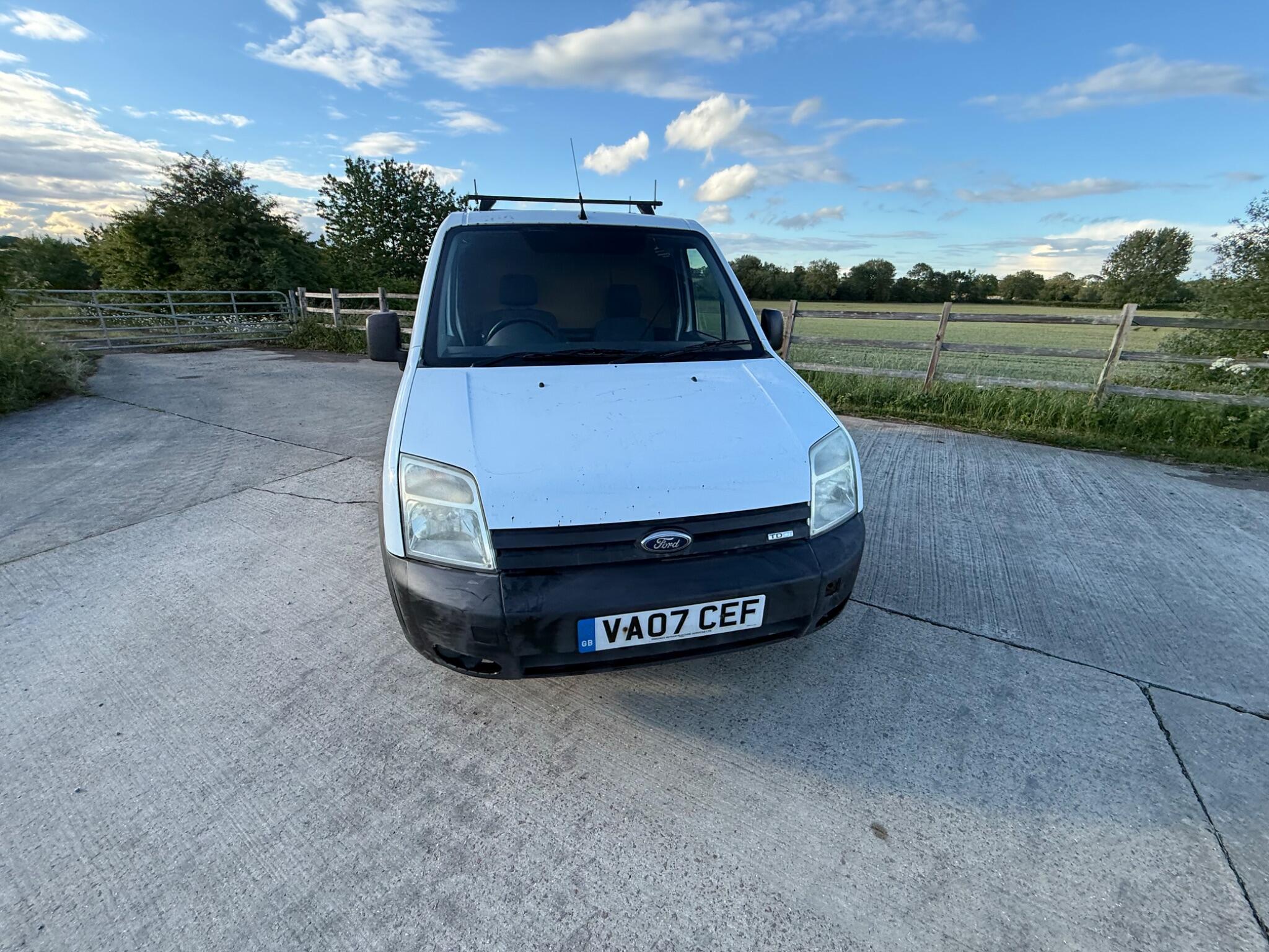Ford Transit Connect 1.8 TDCi T200 LX L1 H1 4dr — photo 47 of 86